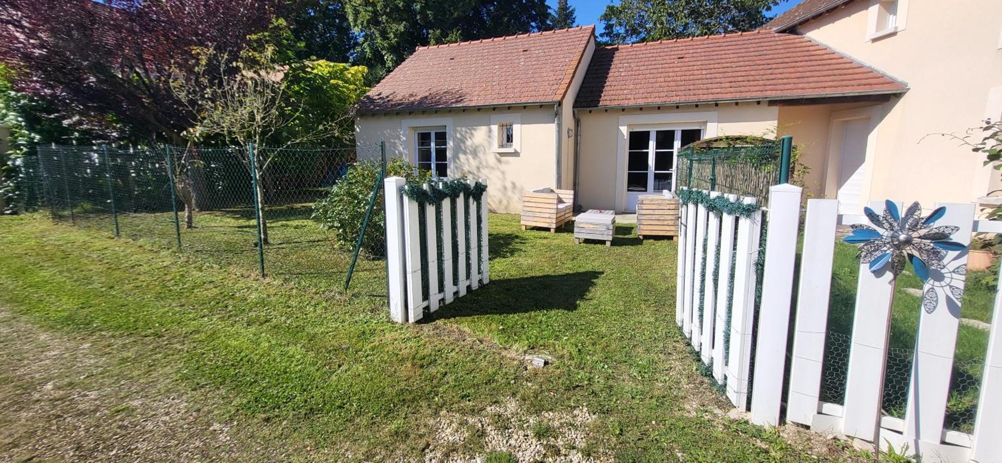 Maison De Plein Pied Avec Jardin Privatif Centre Ville Milly-la-Foret Exterior foto